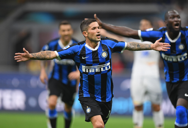 欧冠夺冠赔率：利物浦1赔5居首 3强并列紧追（欧冠冠军赔率榜：利物浦以1赔5领跑 三豪门并列追击）