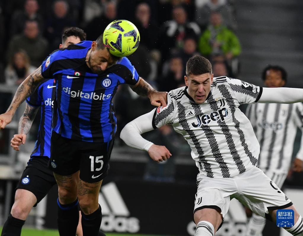 贝林厄姆留言调侃古德利抱得太紧，后者回应：确实过了（贝林厄姆调侃古德利拥抱用力过猛，古德利回应：确实有点过）