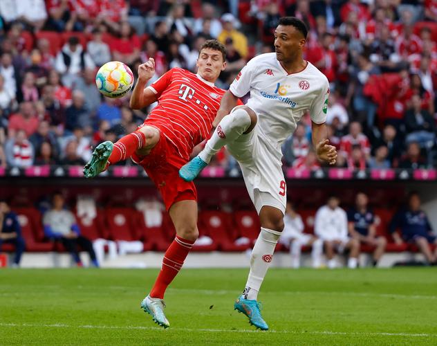 欧冠：巴黎客场2-1逆转曼联（欧冠：巴黎客场2-1翻盘曼联）