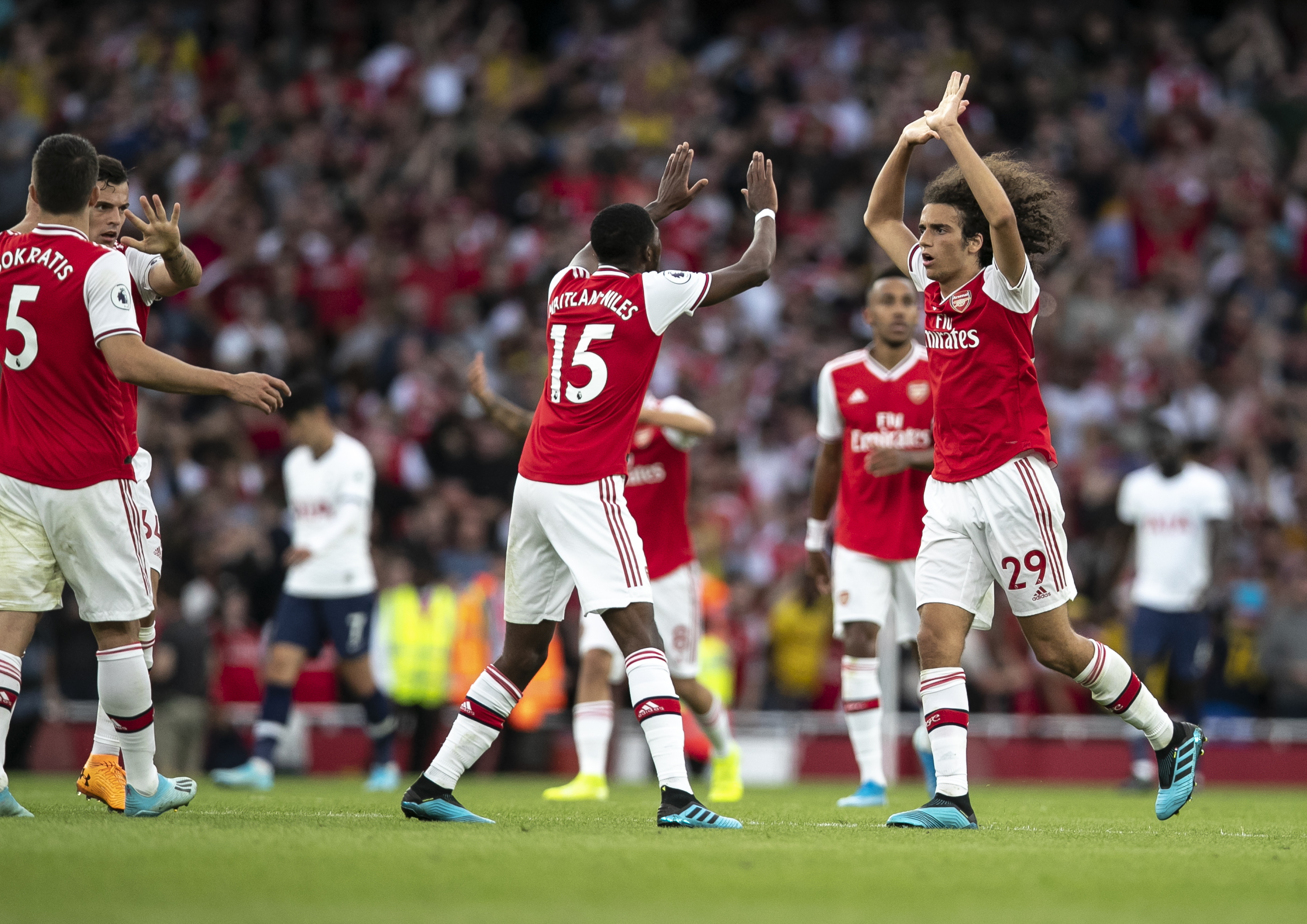 桑德兰主帅勒布里斯否认有意莱比锡前锋奥蓬达：这是假新闻（桑德兰主帅勒布里斯驳斥有意莱比锡前锋奥蓬达传闻：纯属假消息）