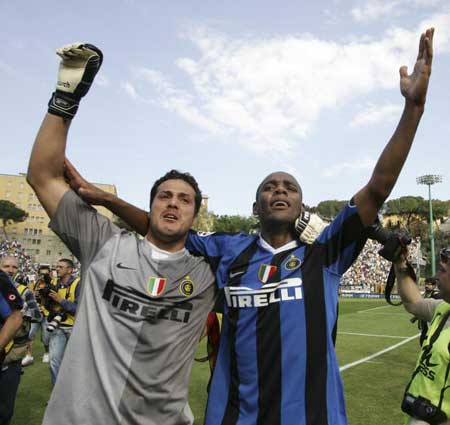 76人双星组合渐入佳境（76人双核默契渐成）