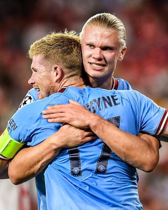 日媒：远藤航、久保建英等人在球场训练，镰田大地因疲劳单练（日媒：远藤航、久保建英参与合练，镰田大地因疲劳进行个人训练）