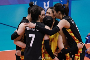 那不勒斯官方：洛博特卡在意杯赛前热身时左腿后胫肌拉伤（那不勒斯官方消息：意杯赛前热身时，洛博特卡左腿后胫肌拉伤）