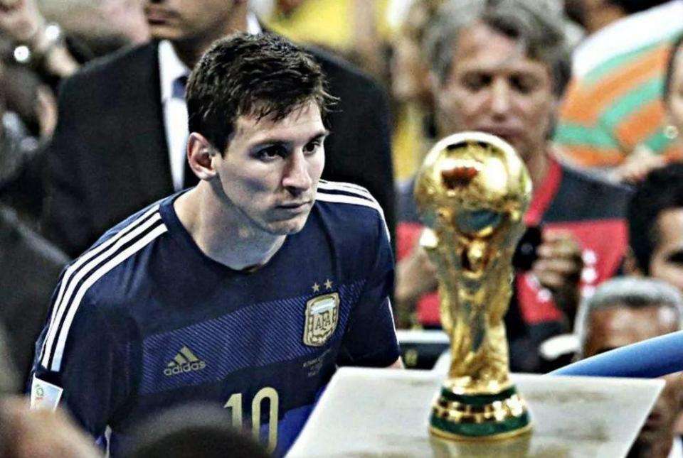 浙江队长比佩尼亚更香！大连别签长约了 弗兰克：首选中超 我的自律与生俱来（弗兰克称首选中超、自律天成；浙江队长力压佩尼亚，大连慎签长约）