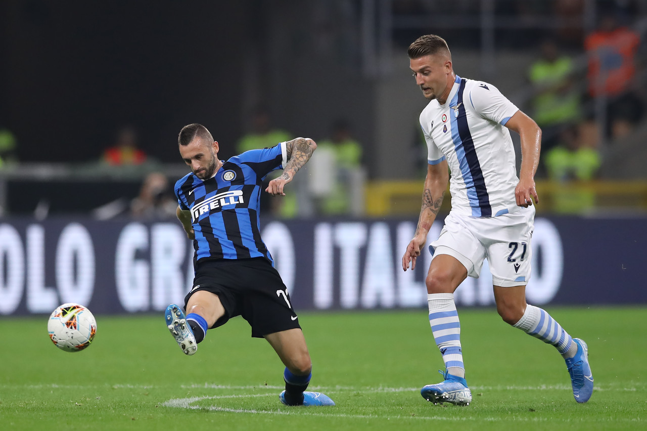 弗兰克：范德芬进球前我心想他要去哪，在场边喊让他快传球（弗兰克：范德芬进球前我还在想他往哪儿跑，场边不停催他赶紧传球）