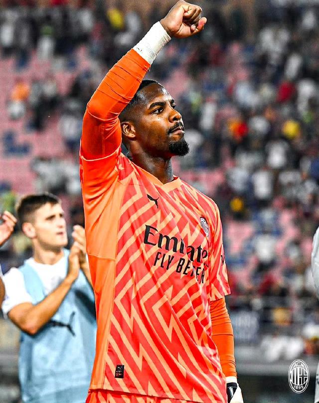 罗马诺：弗拉霍维奇与尤文谈续约无任何进展，拜仁也暂停追求（罗马诺：尤文与弗拉霍维奇续约停滞，拜仁暂缓追逐）