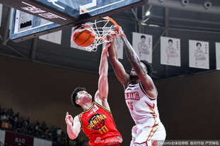 因排名垫底多名球员家人遭死亡威胁，佛罗伦萨官方表示谴责（多名球员家属因球队垫底遭死亡威胁，佛罗伦萨俱乐部严正谴责）