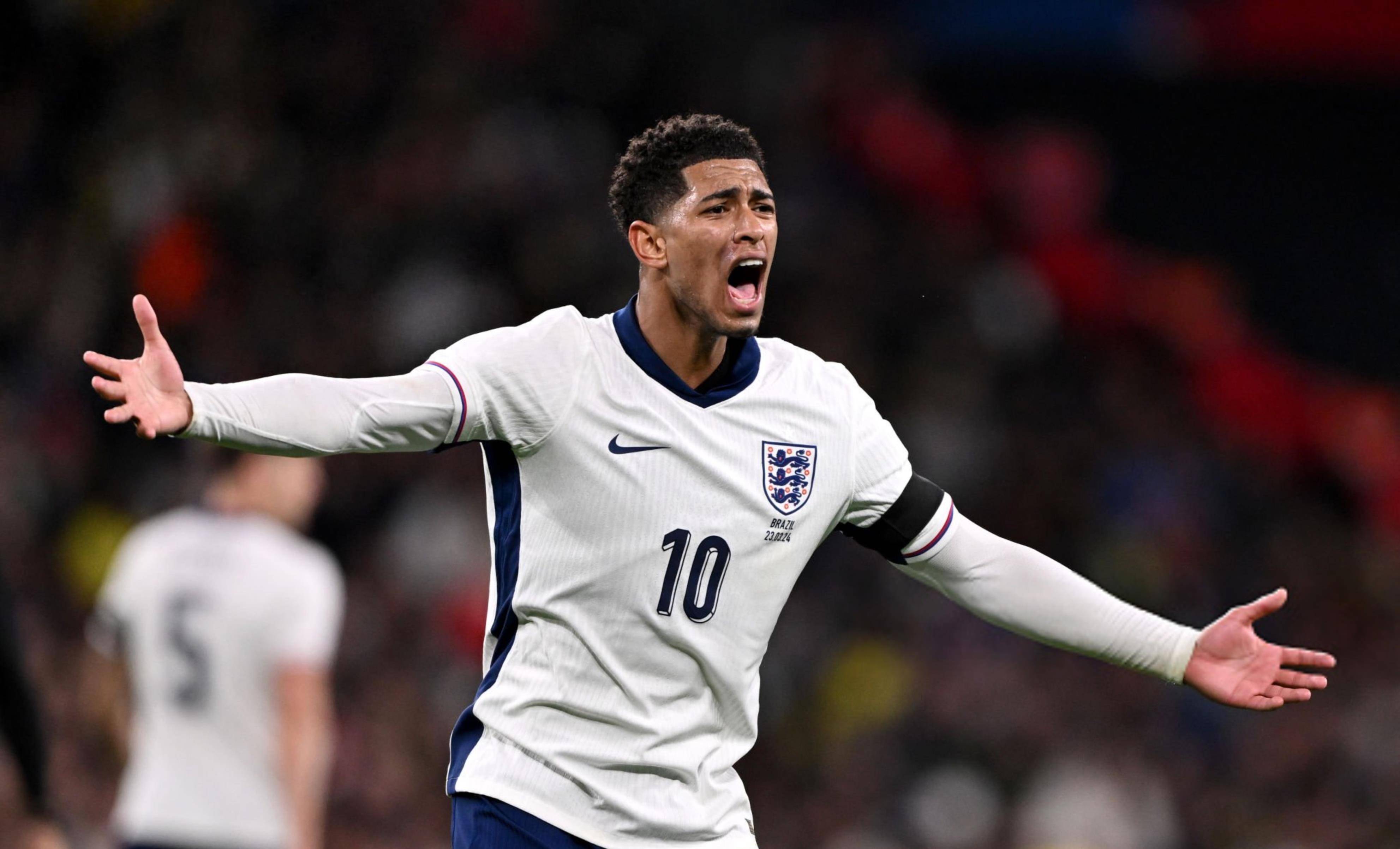 悉尼FC主帅：罗里腿筋受伤，无缘出战本周末对阵珀斯的联赛（悉尼FC主帅证实：罗里腿筋拉伤，将缺席周末对珀斯的联赛）