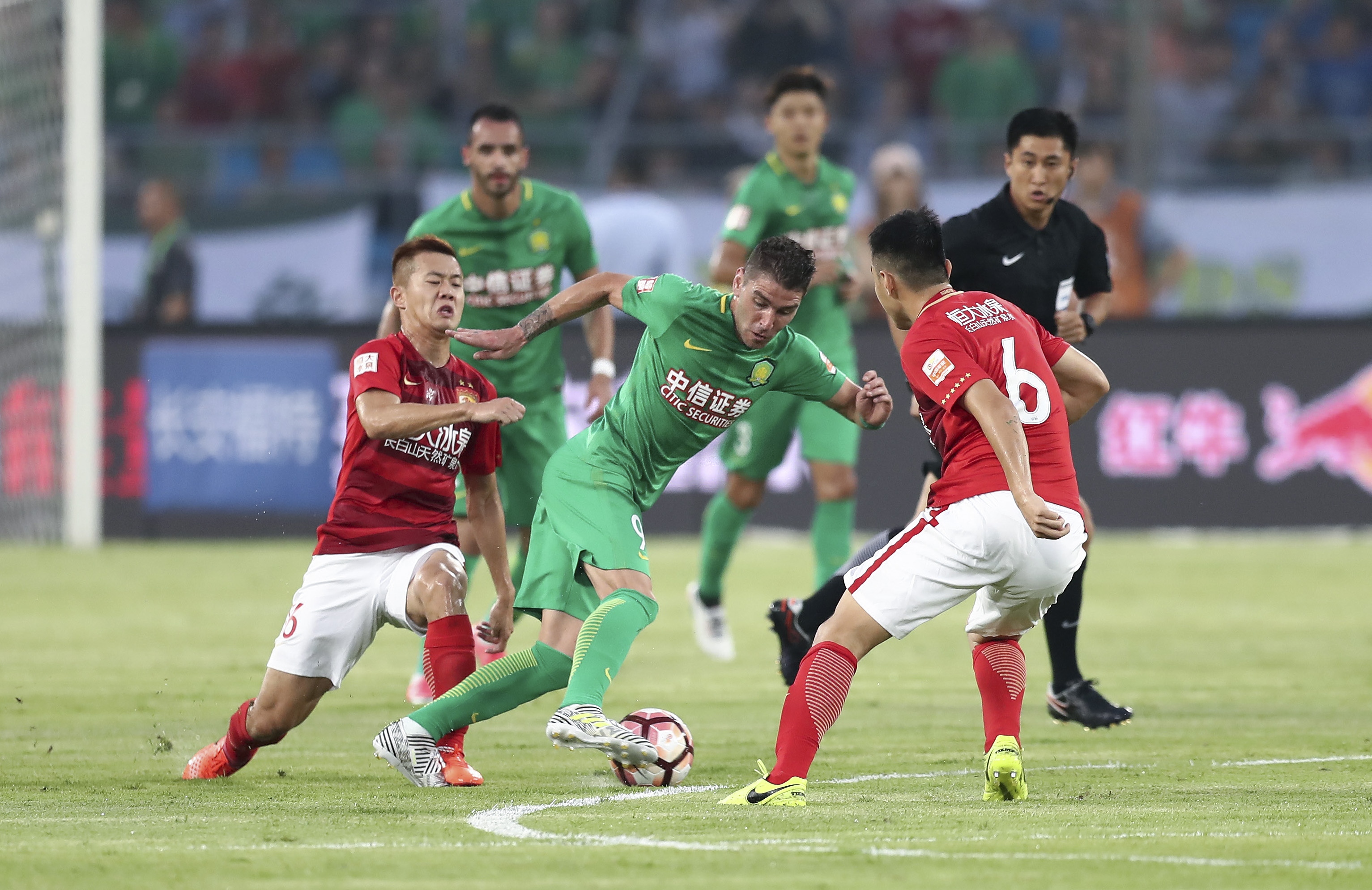 斯基拉：米兰派球探考察昂热18岁前锋西迪基-谢里夫（据斯基拉报道，米兰已派球探现场考察昂热18岁前锋西迪基-谢里夫）